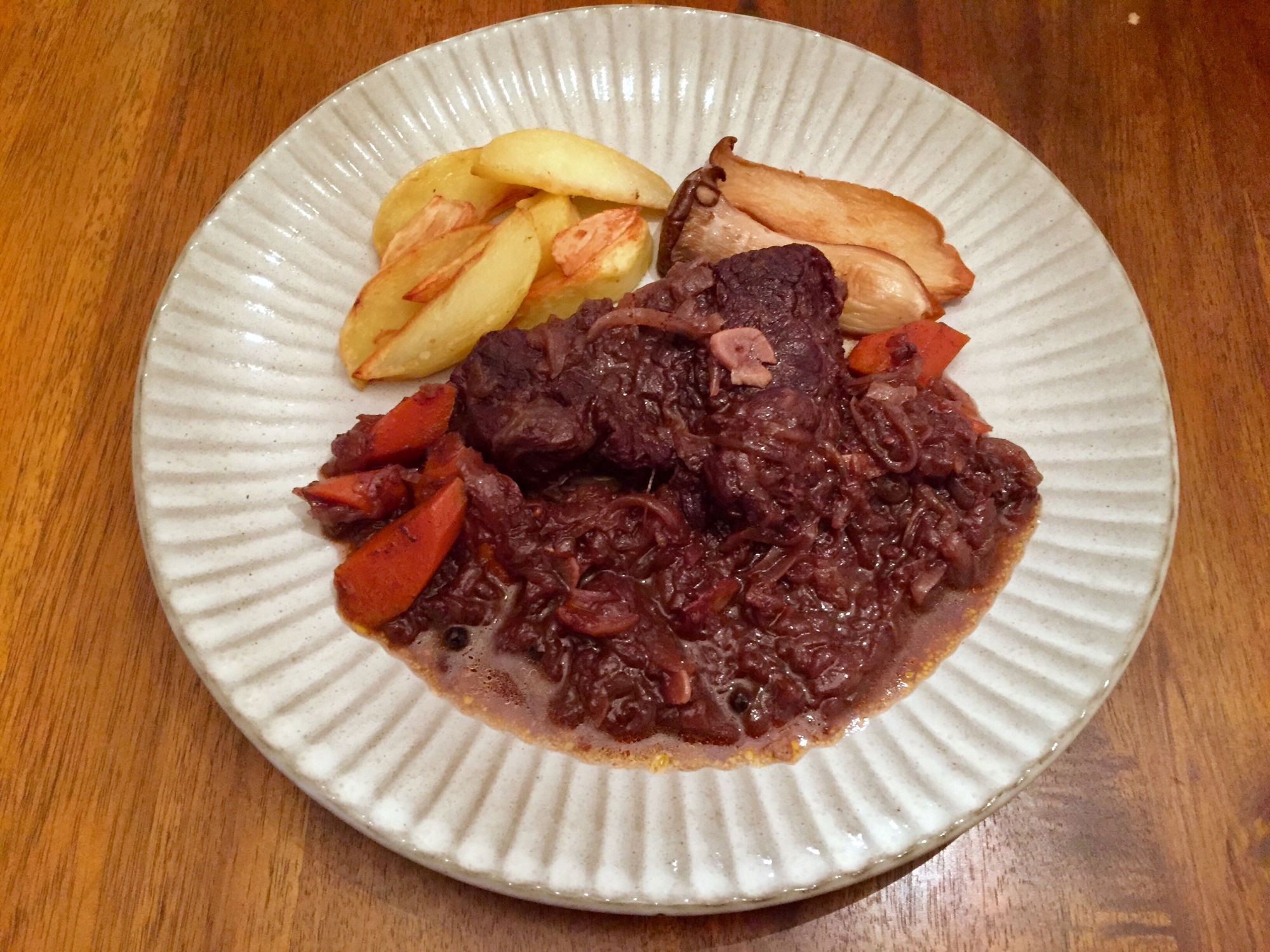 時間が美味しくしてくれる☆簡単 牛肉の赤ワイン煮