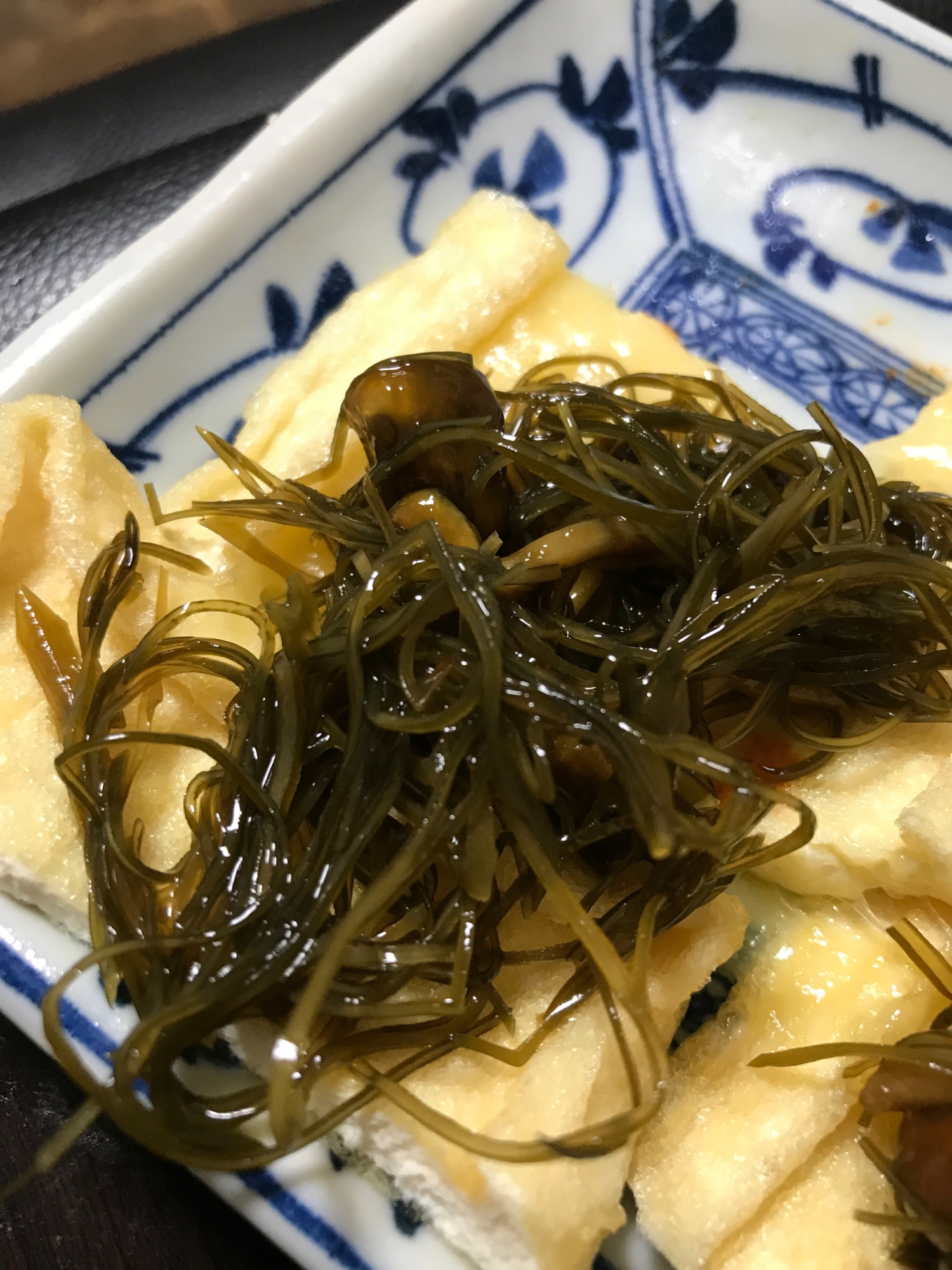 油揚げの昆布ナメコ乗せ