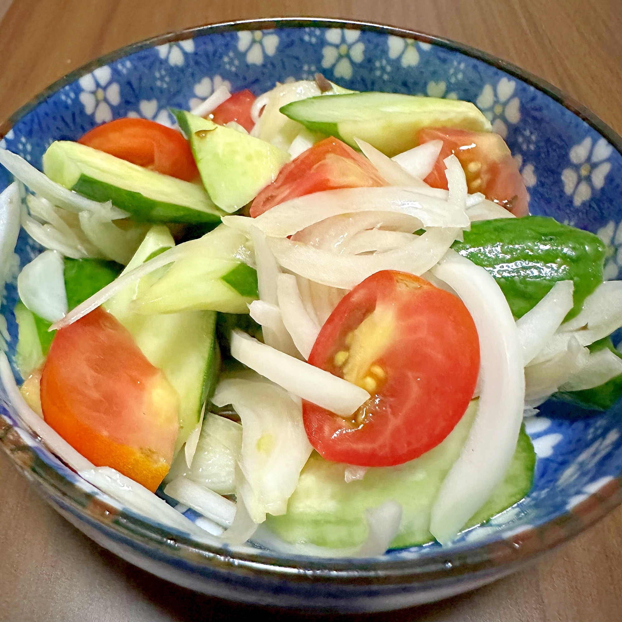 きゅうりとトマトと玉ねぎのおつまみサラダ⑅୨୧⑅