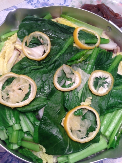 柚子がうまく輪切りにできませんでしたが…笑 さっぱりと、たくさんの野菜と肉を食べられました〜(^^♪