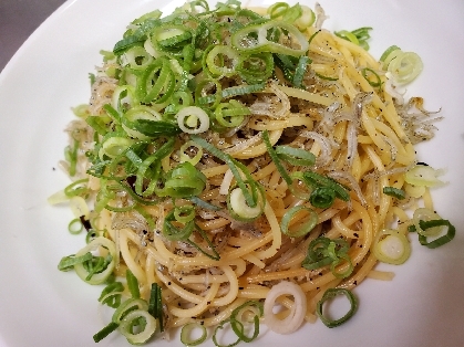 少しヘルシーと書いてたのにツラレテ(笑)
醤油のいい香りとじゃこのカリカリ感がとっても美味しかったです(ﾉ≧▽≦)ﾉ
ごちそうさまでしたm(_ _)m