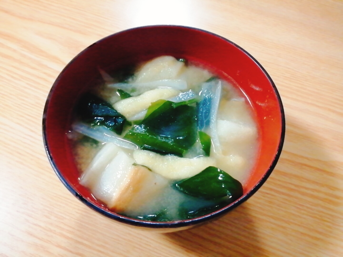 大根と油揚げと麩とわかめの味噌汁