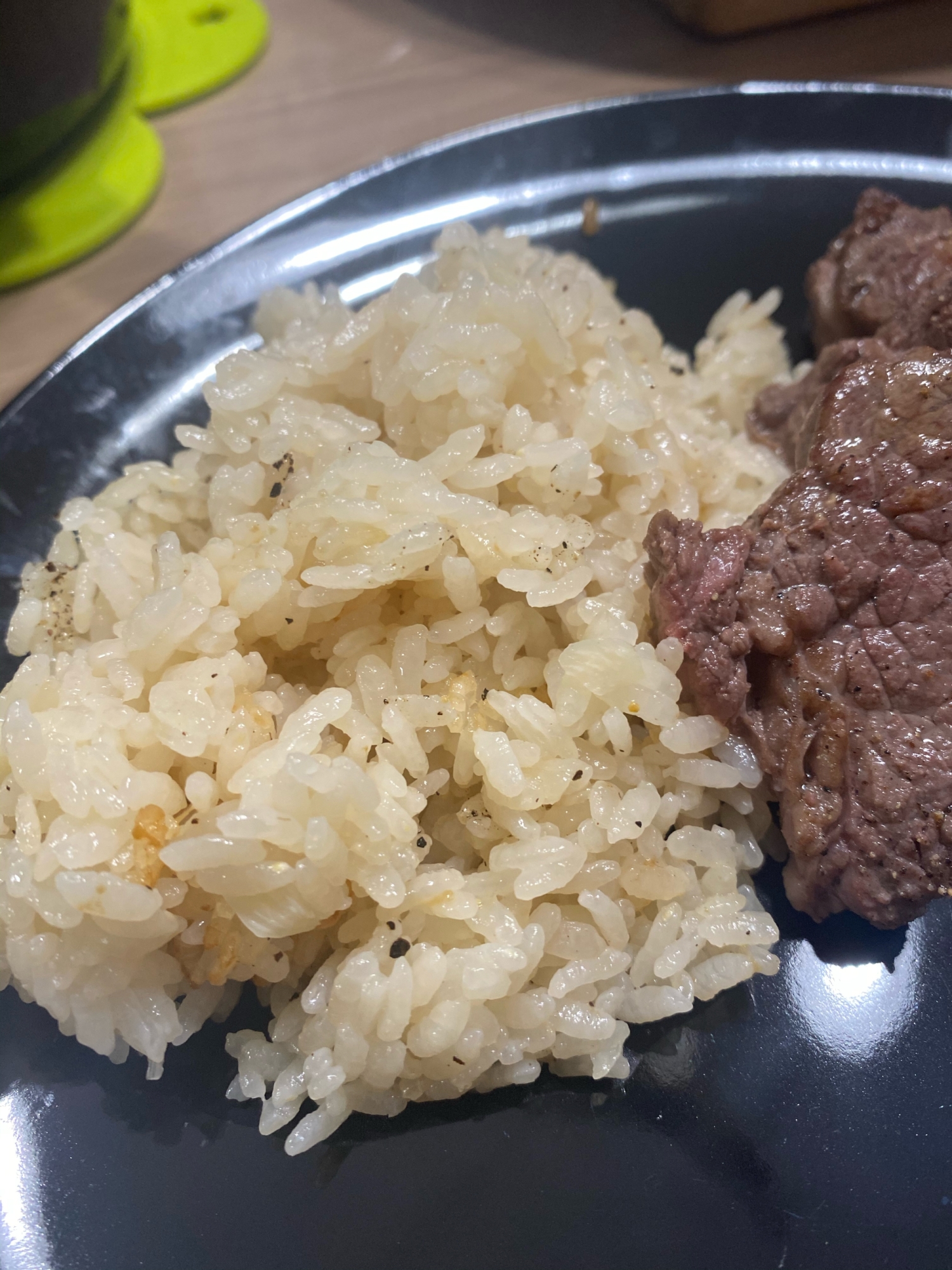 夕飯の主食に★ストウブで作る簡単ガーリックライス