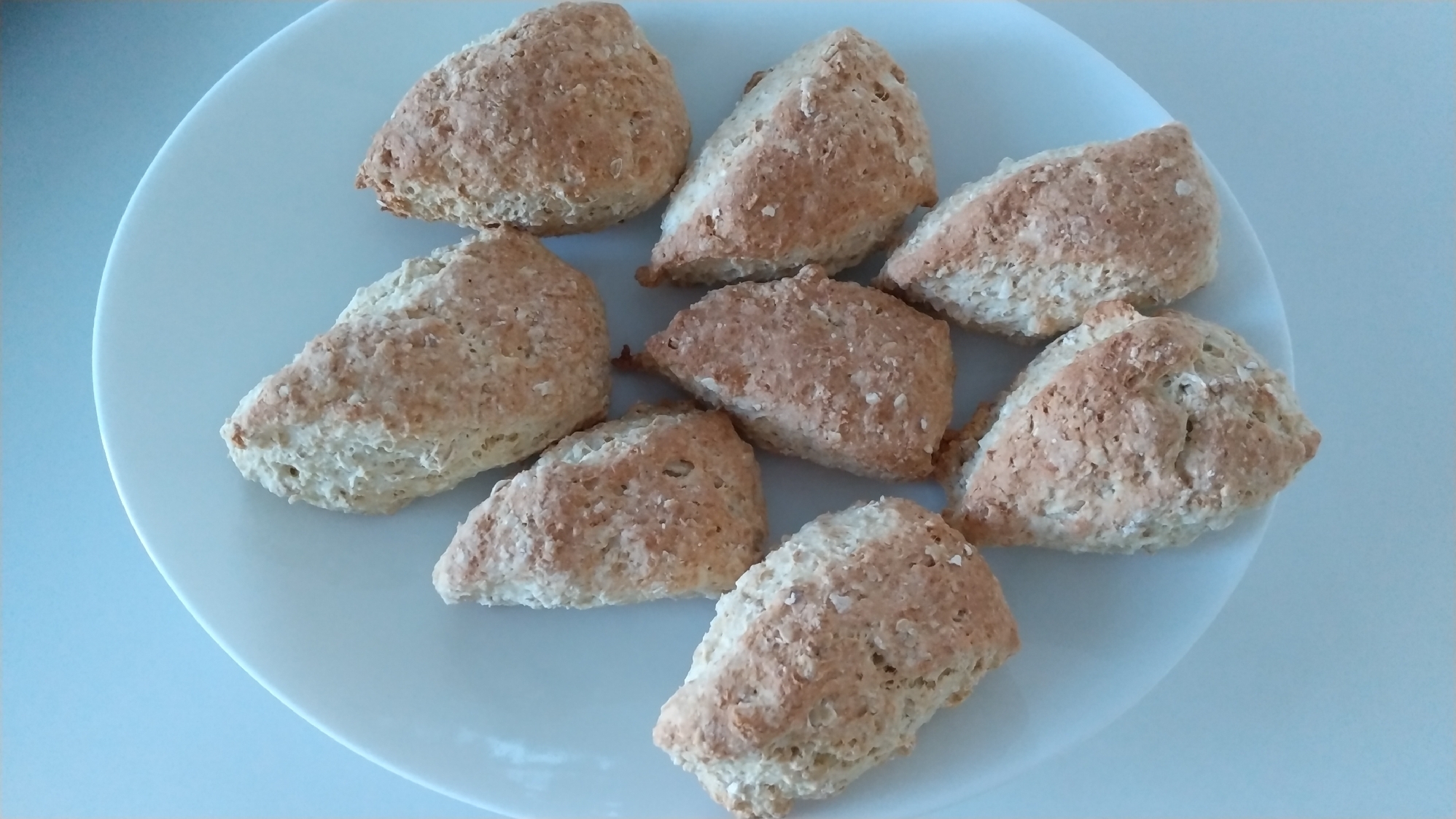 ホットケーキミックスとオートミールのスコーン
