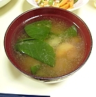 チンゲン菜と人参の味噌汁