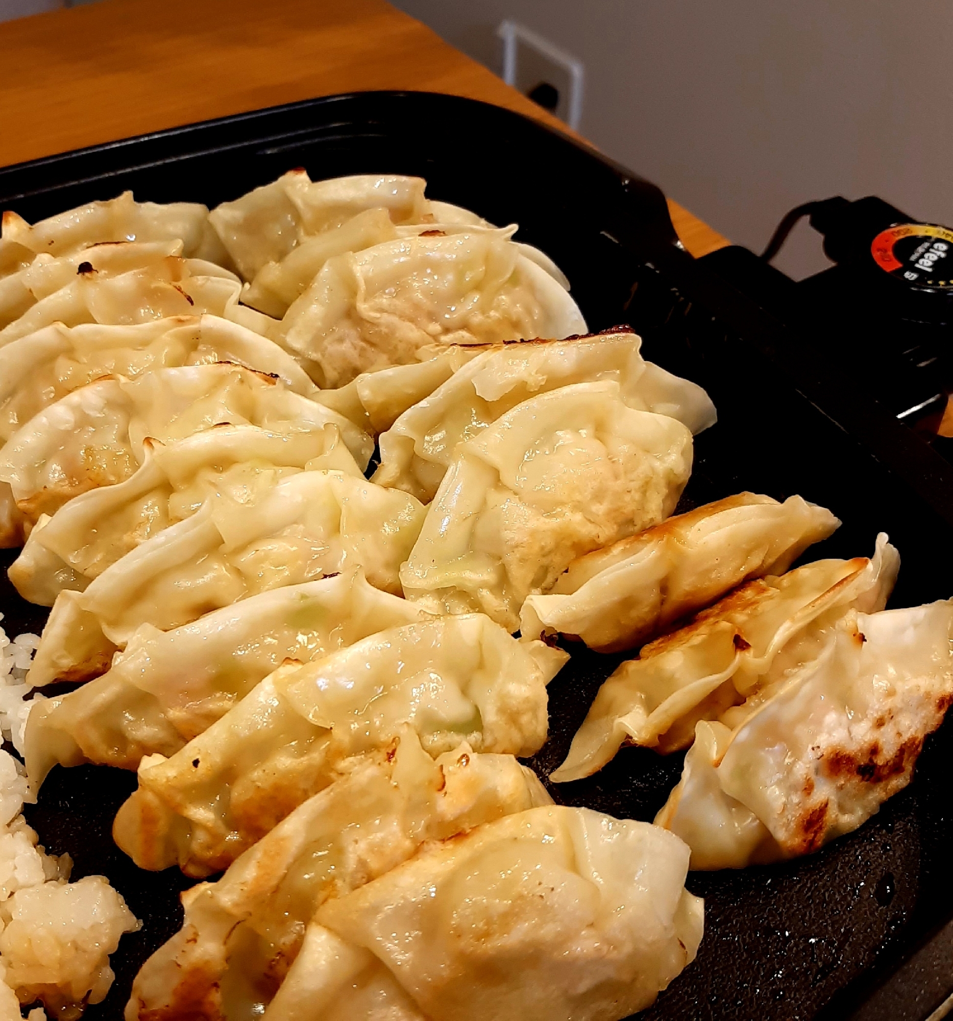 ホットプレートで餃子パーティー(*^^*)