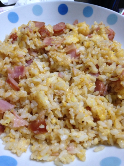 いつもチャーハン試して作るのですがなかなか美味しいものが作れないんですが始めて美味しいチャーハンが作れました！でも鶏ガラの素を入れる
時がわかりませんでした…