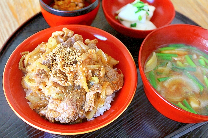 牛肉のヅケ丼