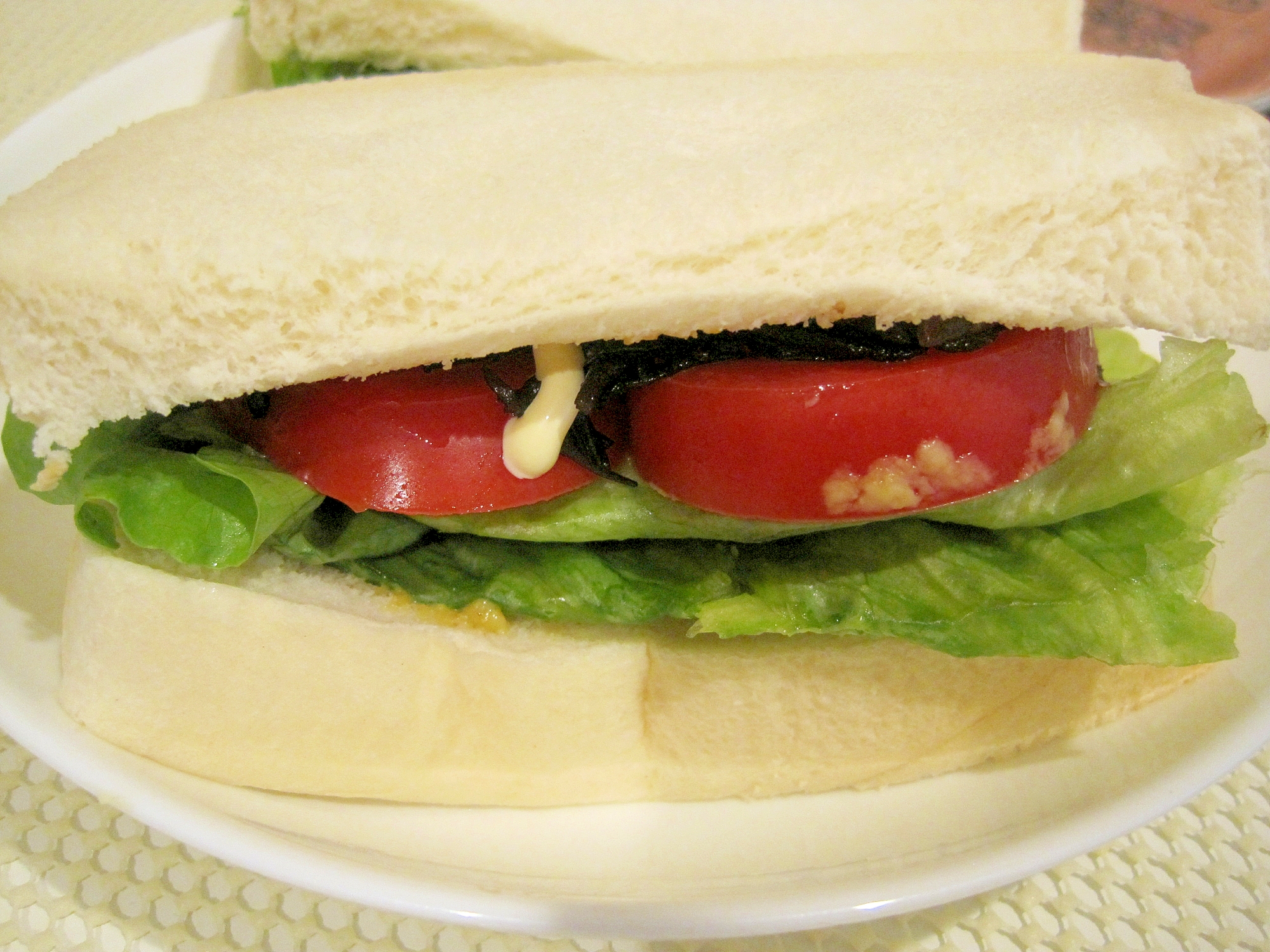 ひじきとトマトのサンドイッチ