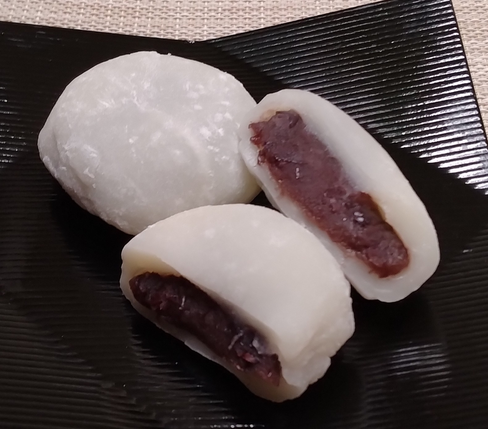 赤ちゃんのほっぺのような柔らかい餅に包まれた大福