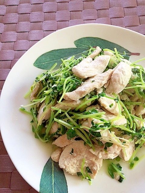 節約おかず♪鷄むね肉と豆苗の塩麹炒め