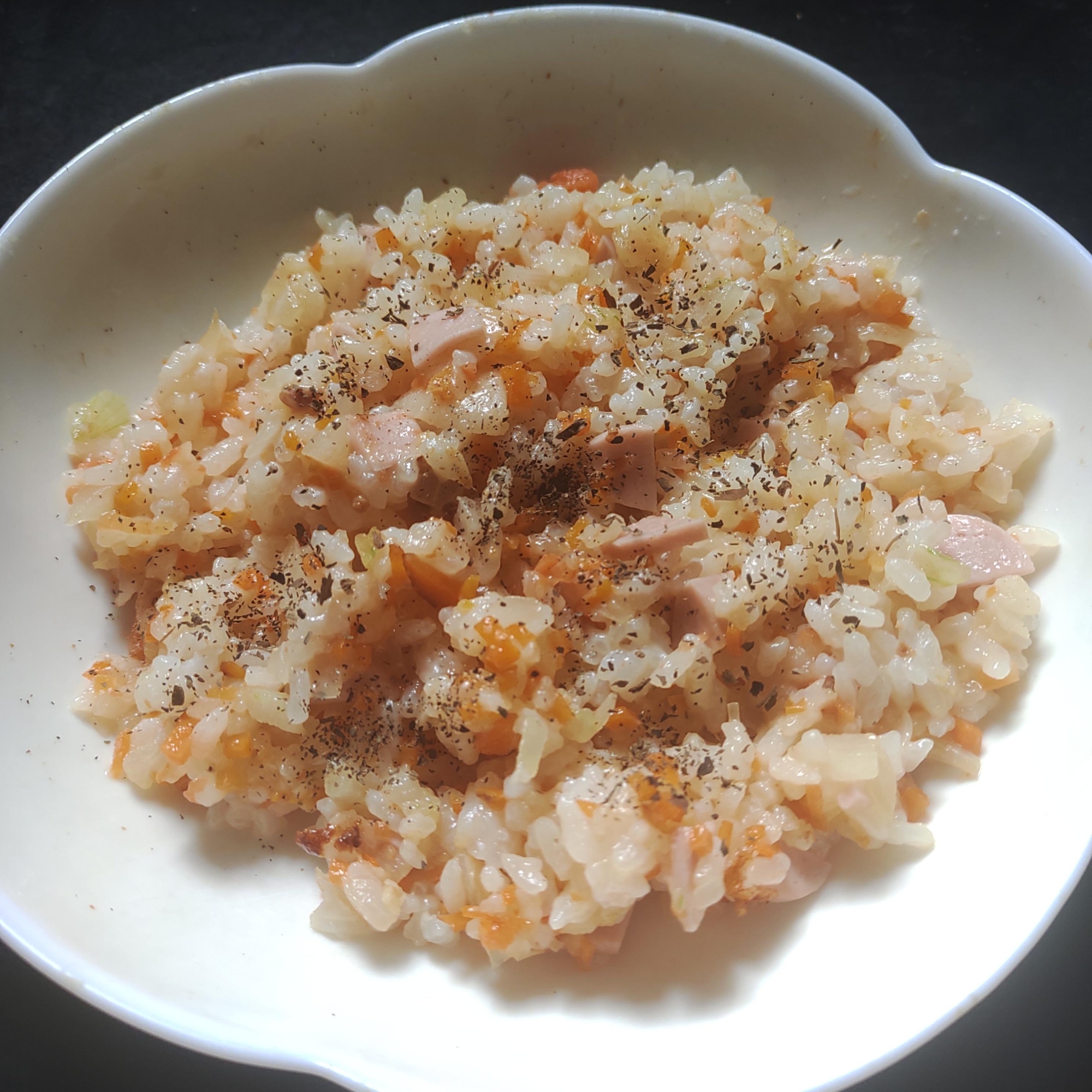 玉ねぎ、にんじん、魚肉、クリームシチュー焼き飯