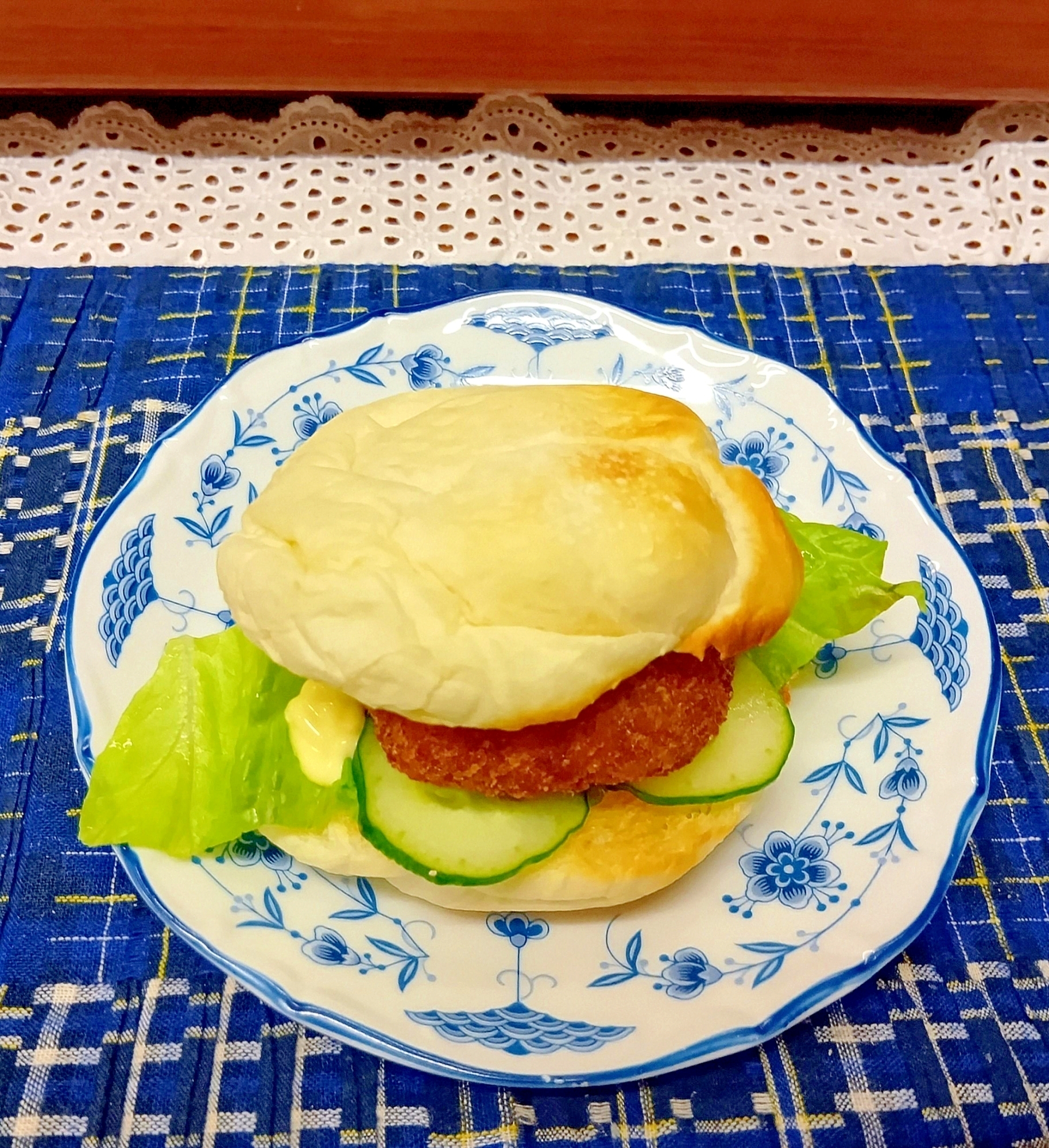 メンチカツロール
