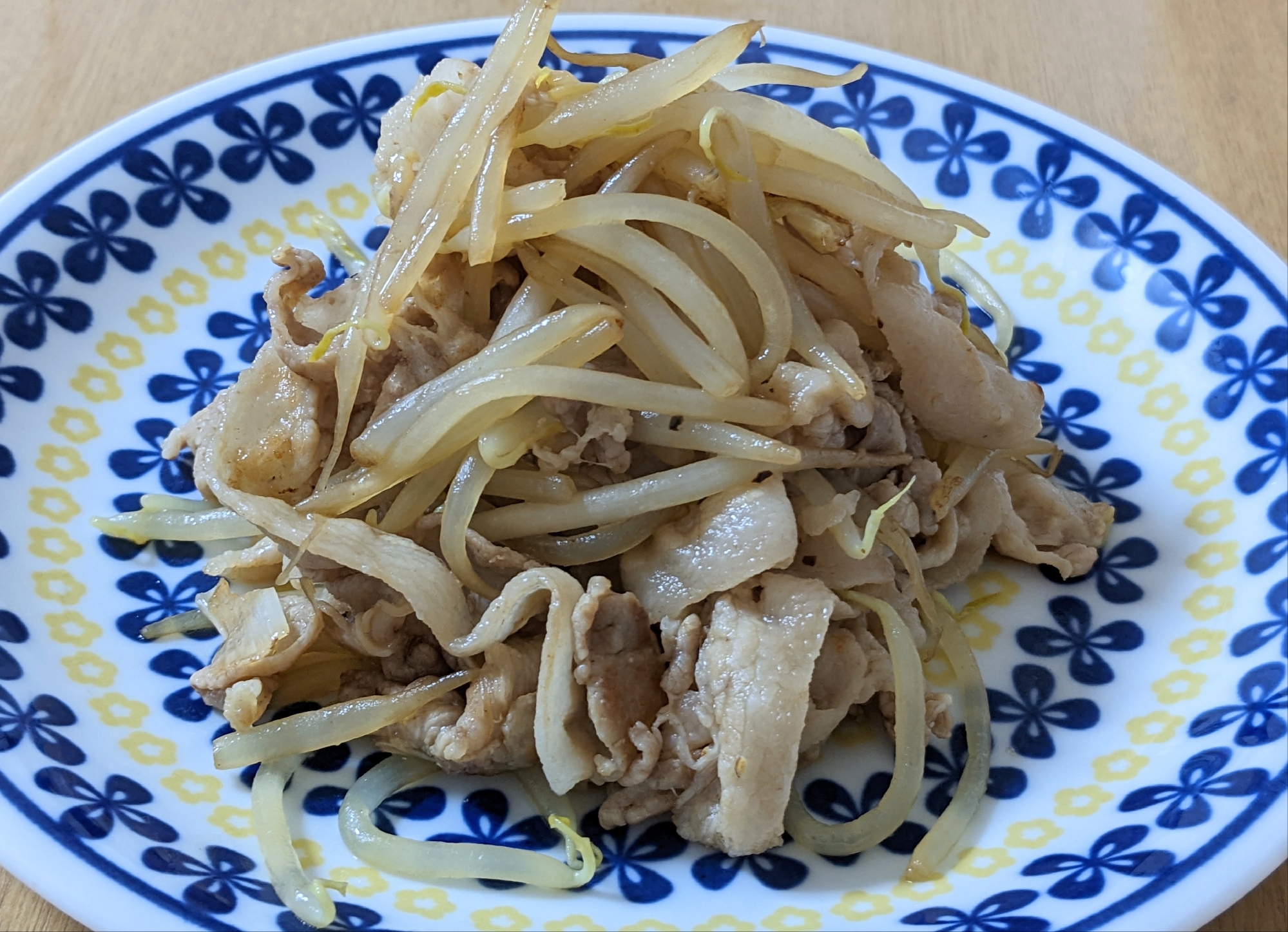 もやし食べきり◇もやしと豚バラの醤油塩胡椒炒め◇