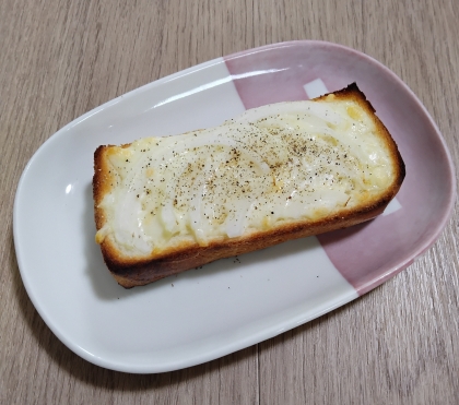 チーズトーストアレンジ 玉ねぎスライスのせて