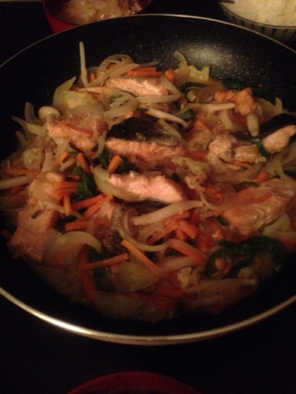 秋鮭を買ってきたので作りました(*^^*)今夜の夕飯です！簡単でとっても美味しかったです！また作ります☆