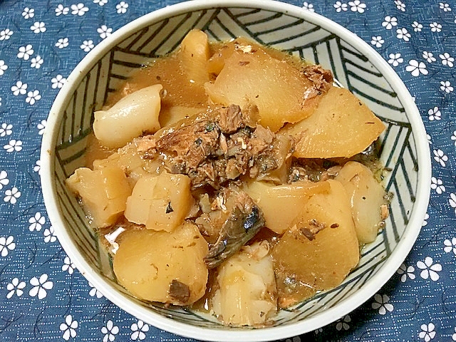 さば味噌缶と大根とこんにゃくの煮物