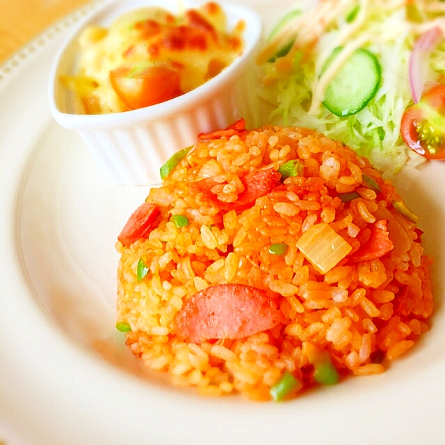 ひと味ちがったケチャップライス♡隠し味にカレー粉♪