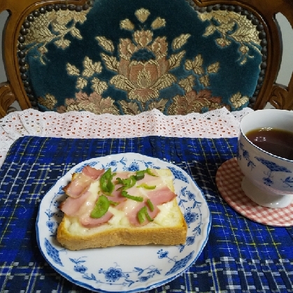 夢シニアさん
おはようございます
朝食でいただきました
ピーマン大好き
美味しかったです
^_________^
今朝は雨が降るのか
どんよりしていて寒いです