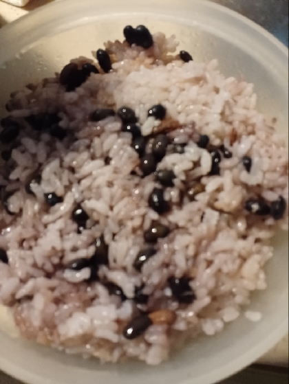 黒小豆（黒ささげ）を使ったお赤飯