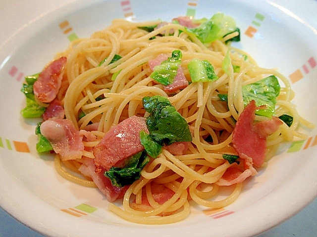 ダシダで　ベーコンとサラダ菜のパスタ♬