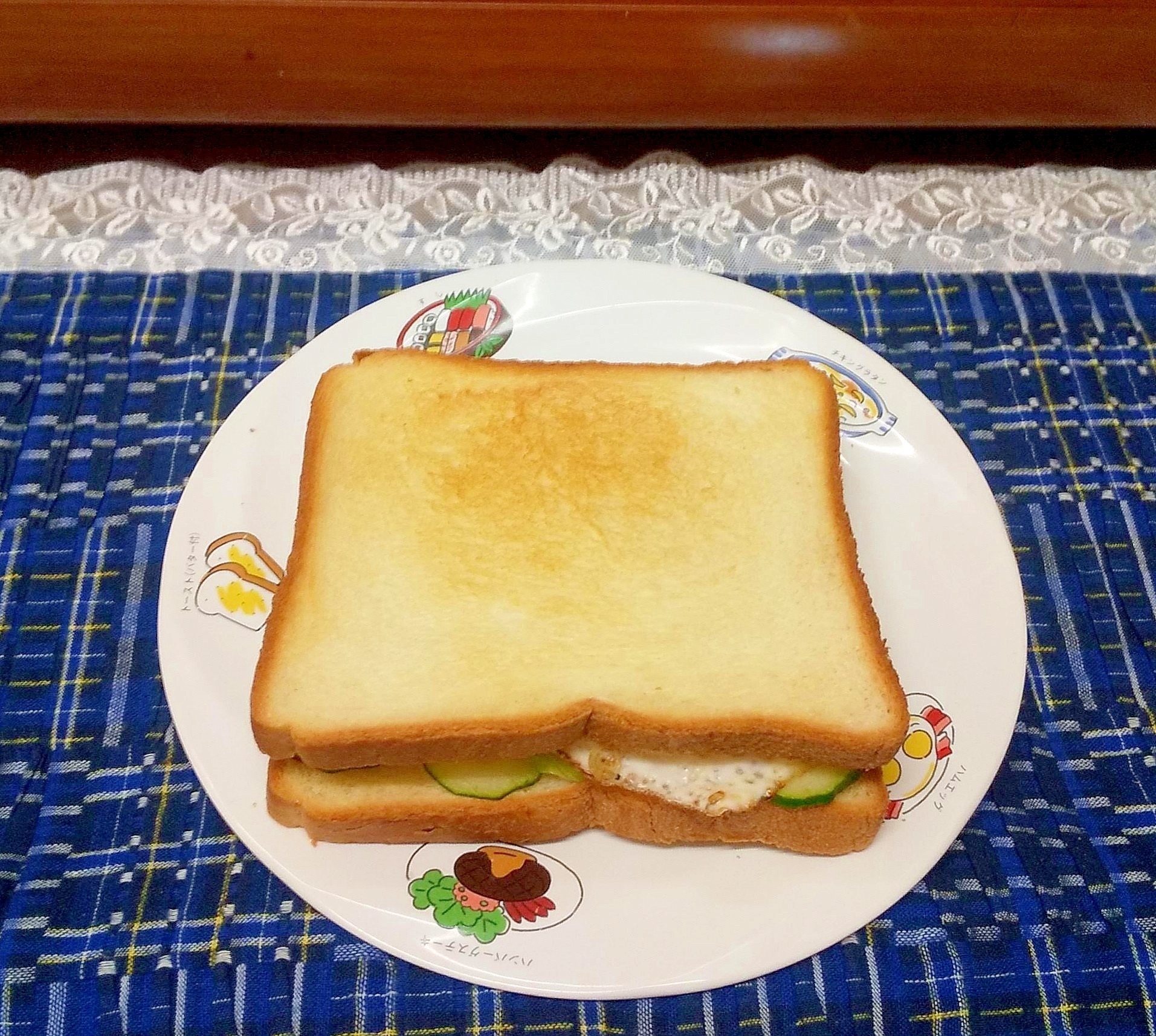 目玉焼きトーストサンド