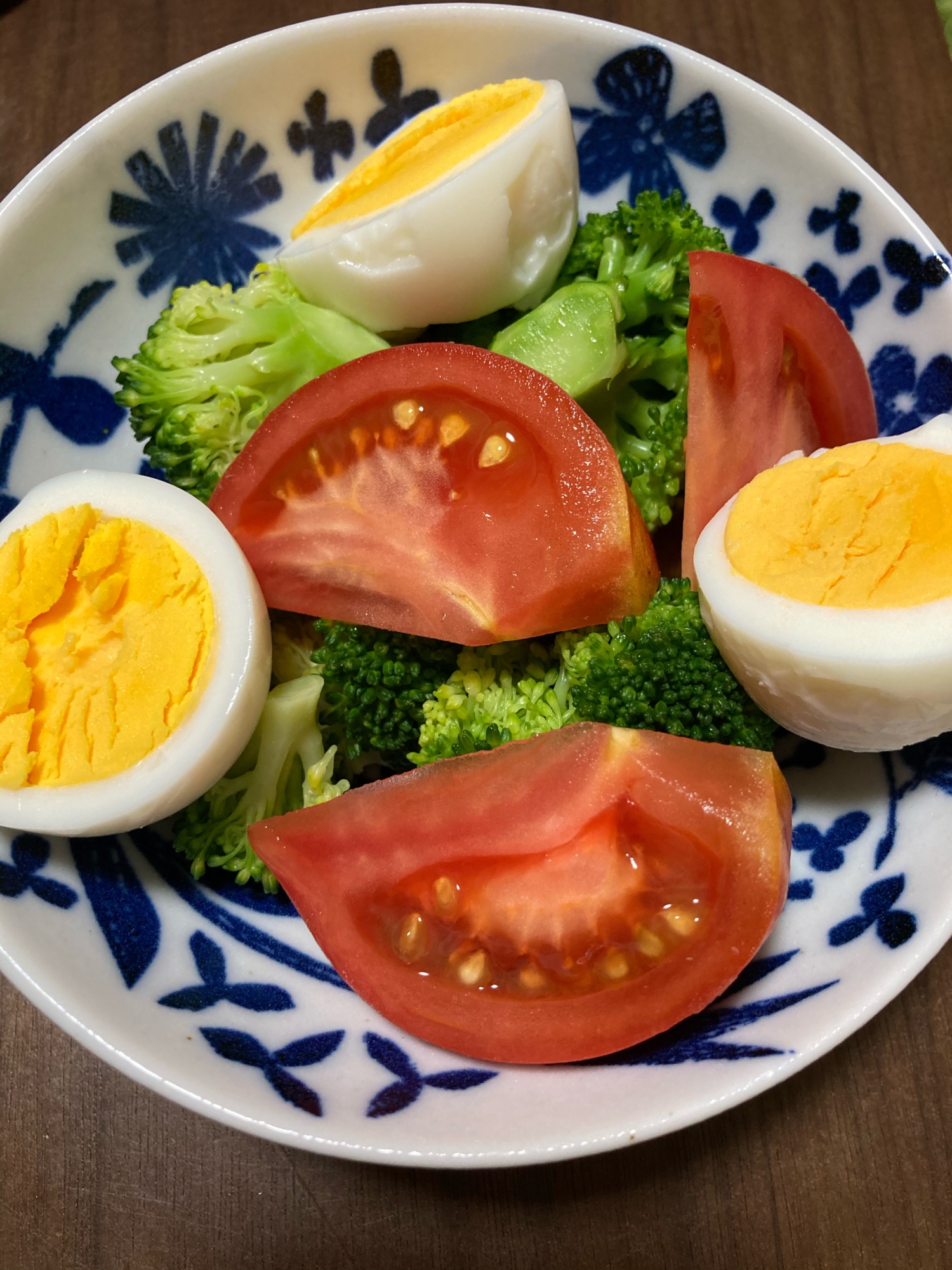 ゆで卵と彩り野菜のサラダ☆
