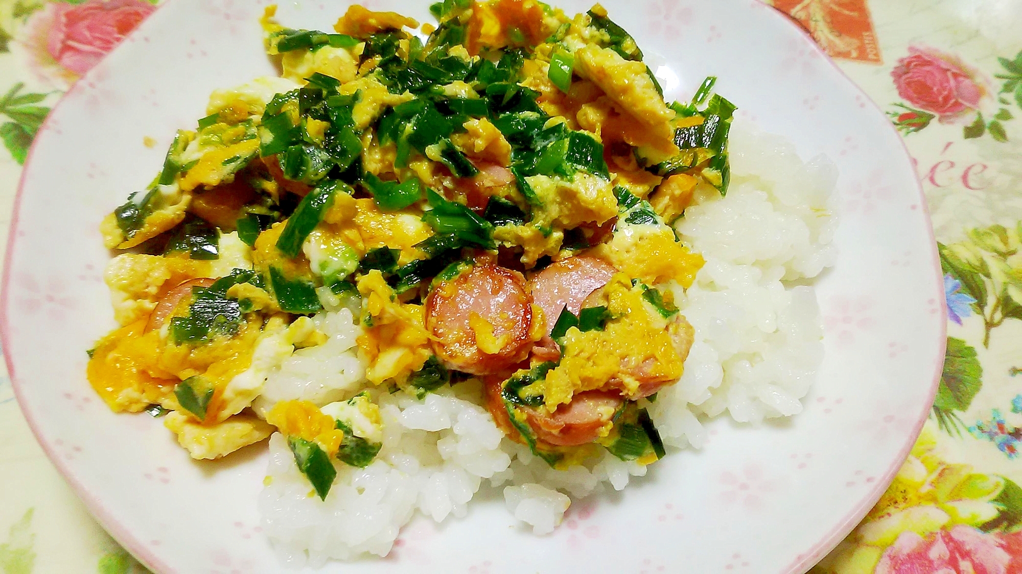 ニラ玉ご飯乗せ
