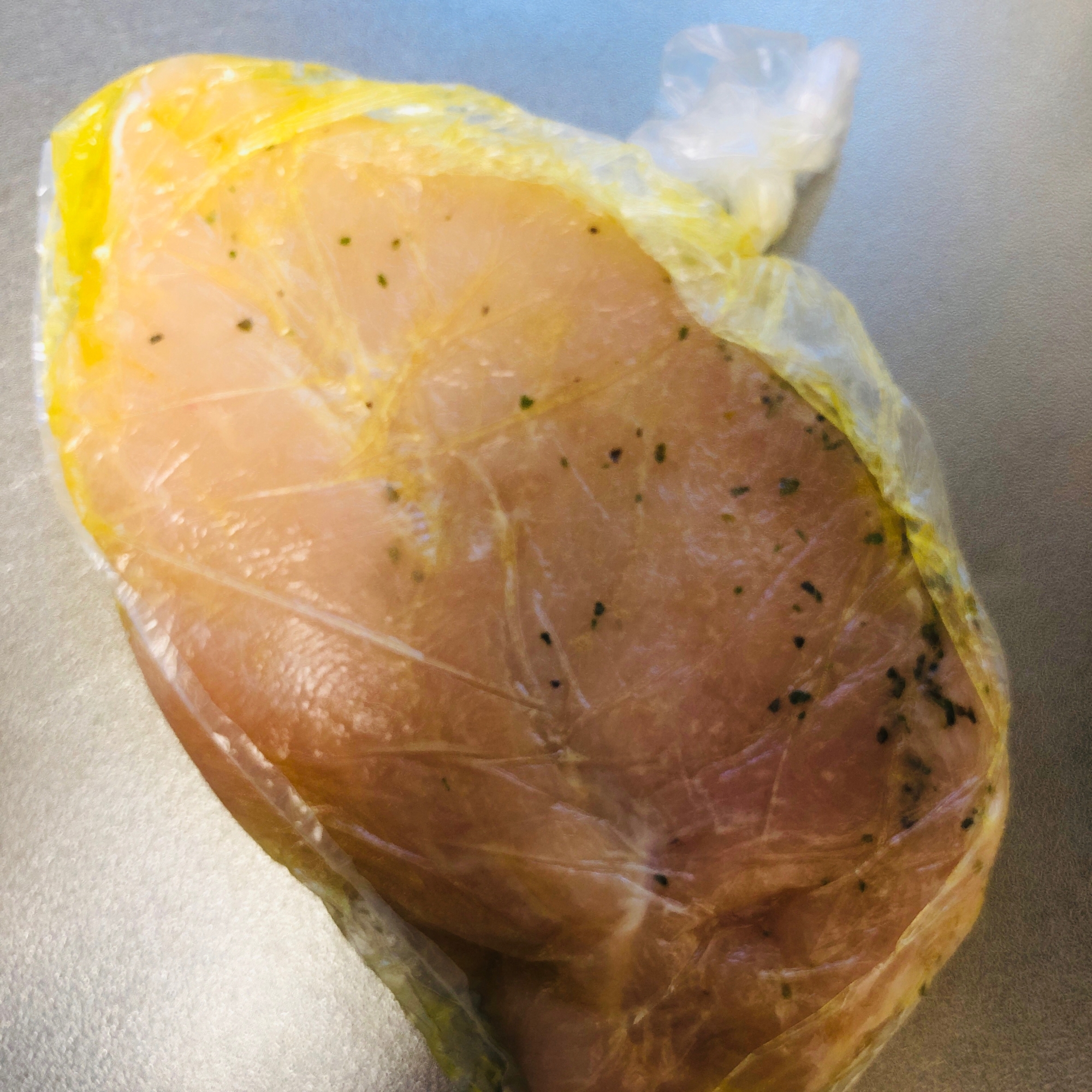 下味冷凍★鶏胸肉のオリーブオイルバジル