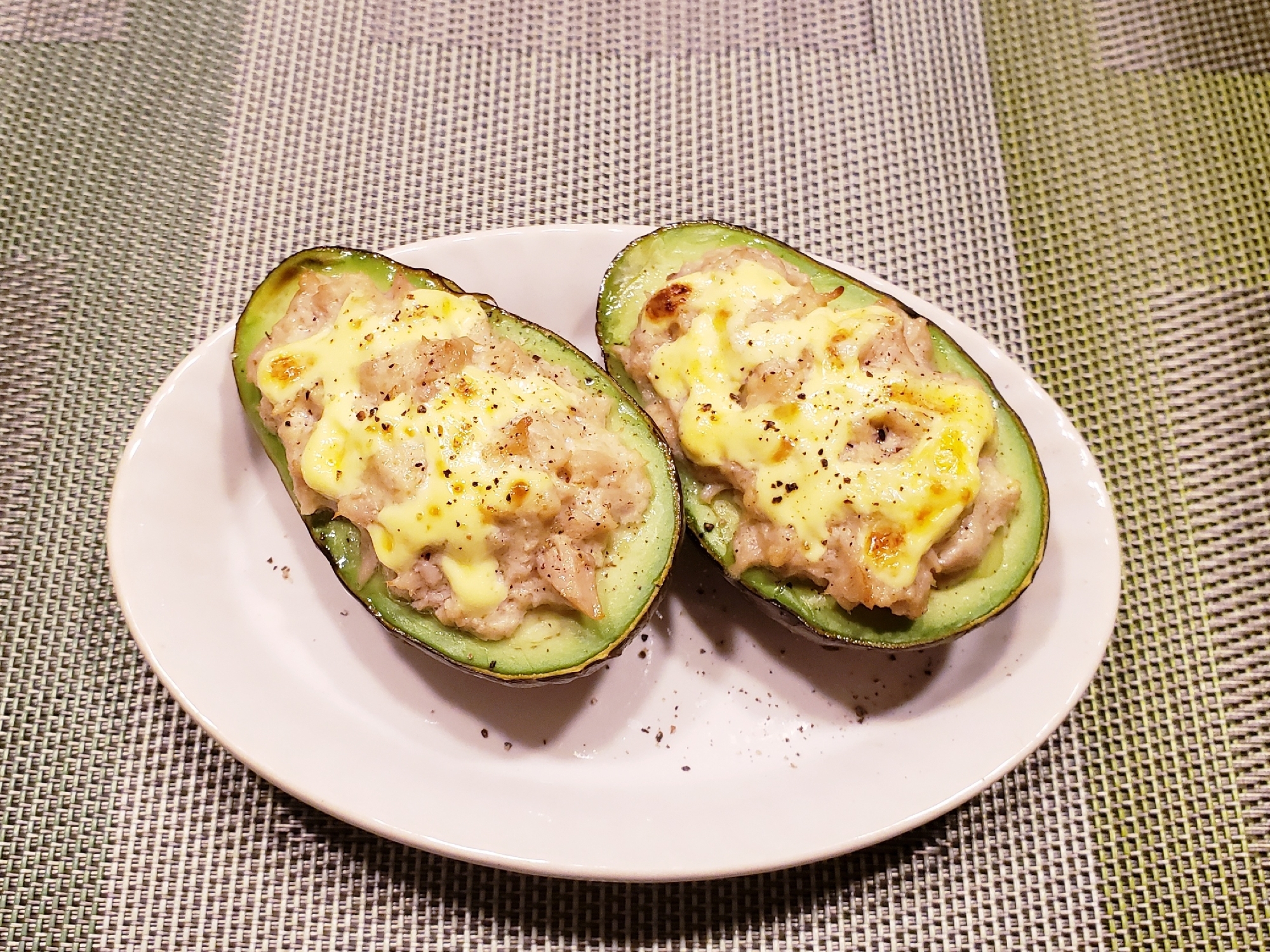 アボカドのグラタン ツナマヨ風味