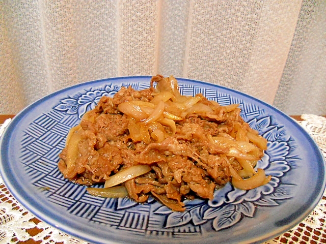牛肉　切り落とし　と　玉葱の炒め物