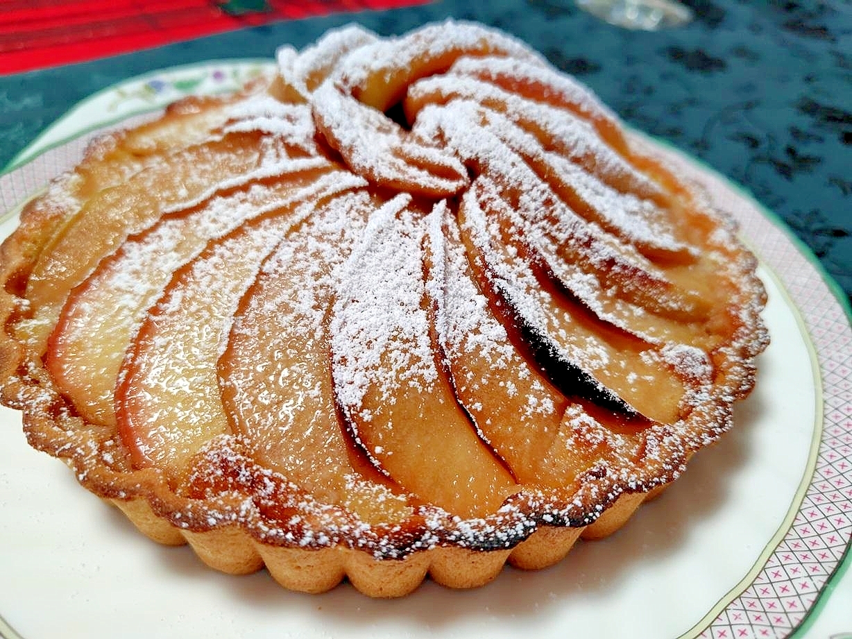 市販のタルト台で簡単　りんごのタルト