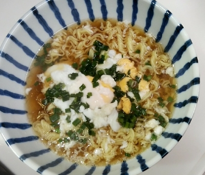 ねぎと簡単目玉焼きのインスタントラーメン