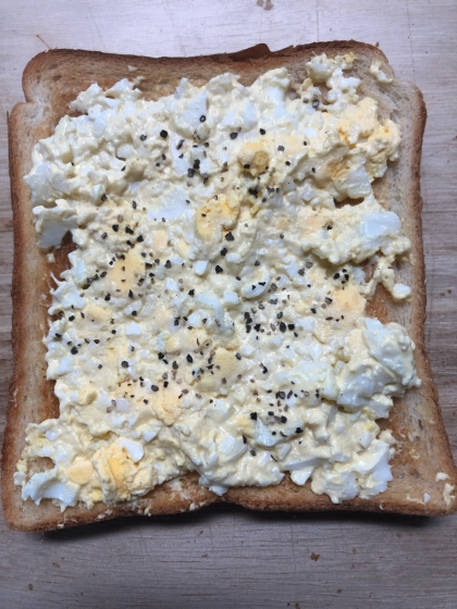 卵サラダonトーストパン