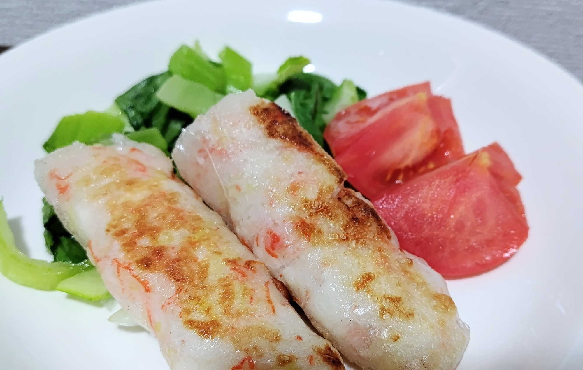 ライスペーパーでꕥ国産チーズと魚肉の焼き春巻き