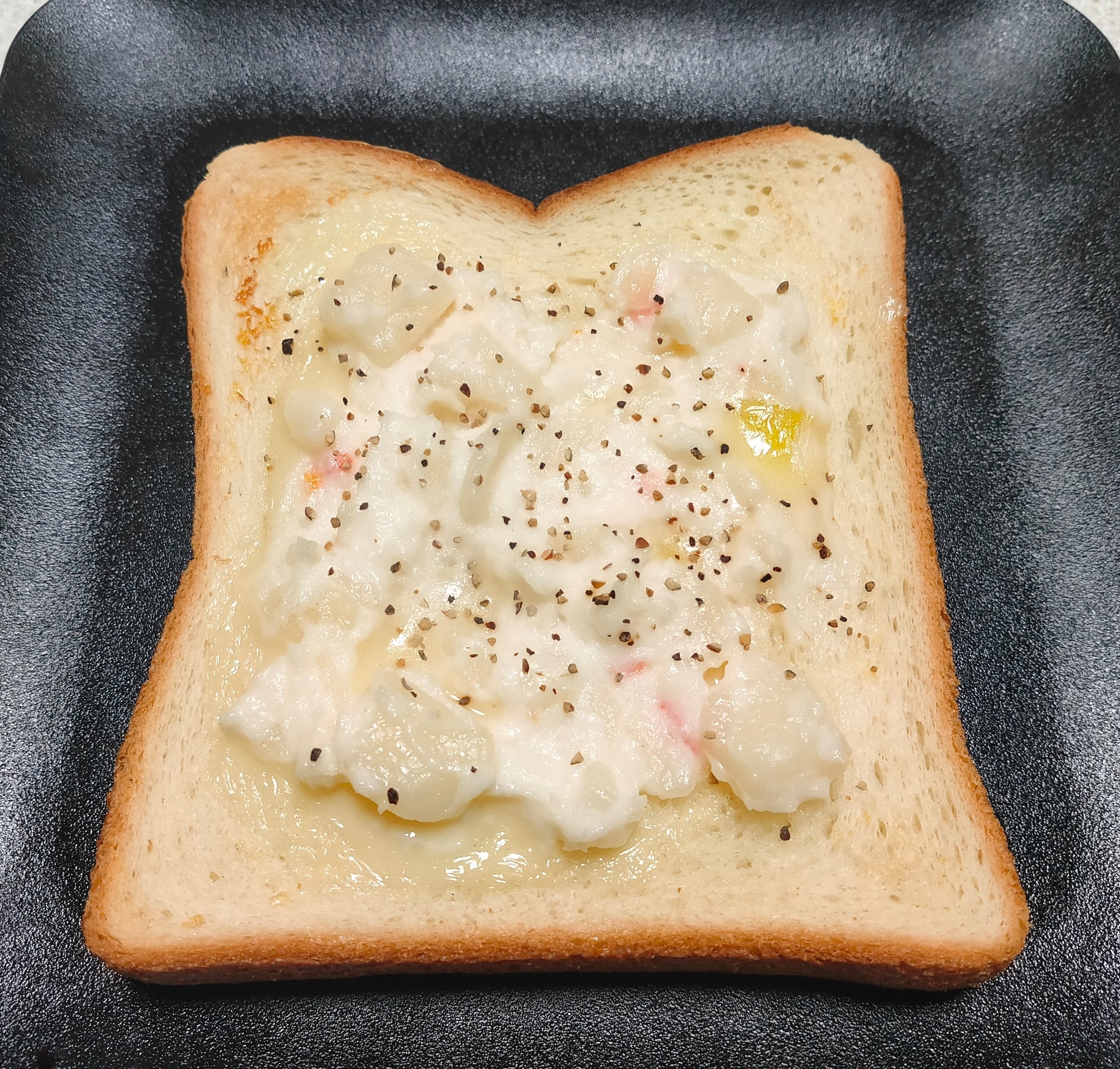 とろほく♡国産チーズと北海道ポテサラのトースト