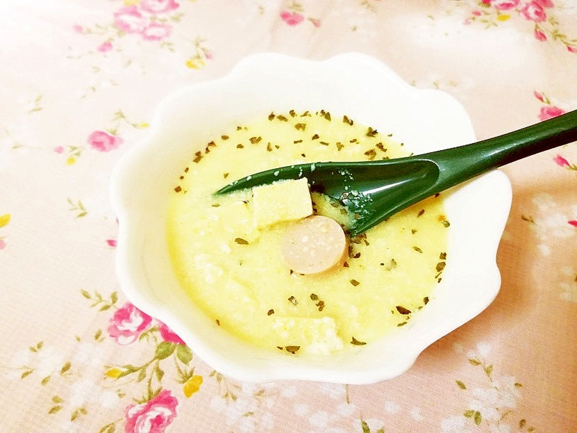 高野豆腐とソーセージのふわとろ豆乳スープ