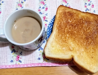 トーストが焦げましたが(；´∀｀)
美味しいカフェオレで朝から元気♡
ごちそう様でした(*^^*)