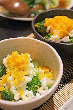 ブロッコリーのミモザサラダ