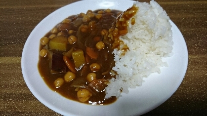 お豆のカレーは初めて食べました！
お肉がなくてもボリュームがありますね！
ごちそうさまでした！