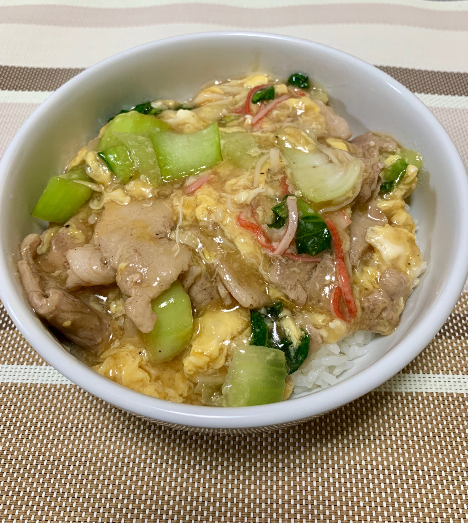 豚肉とカニカマの玉子とじ丼