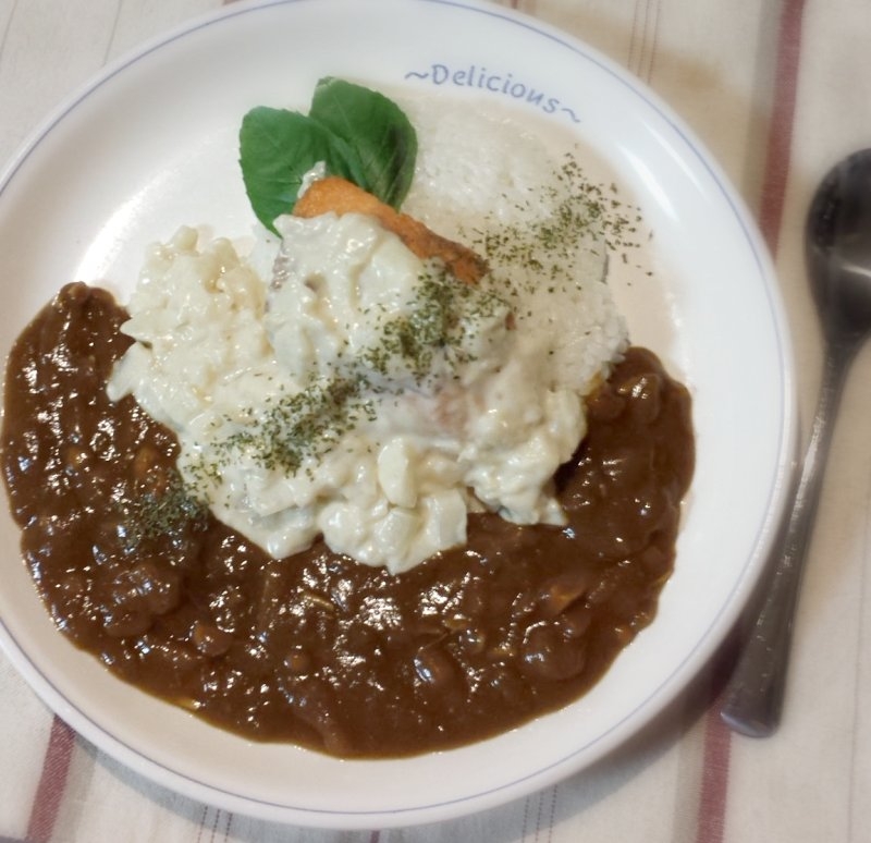 サーモンソテークリームソース添えカレー