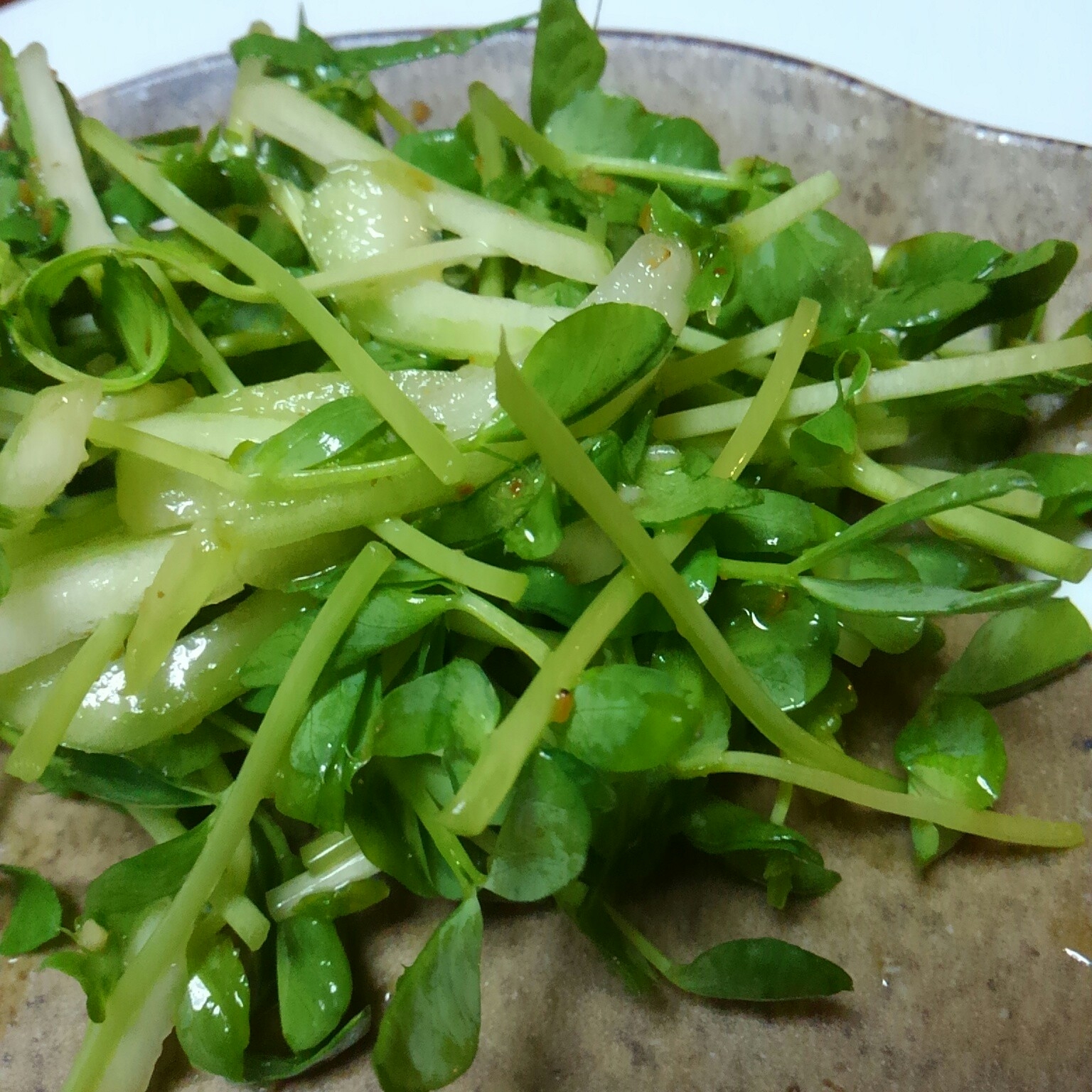 豆苗とチンゲン菜のサラダ