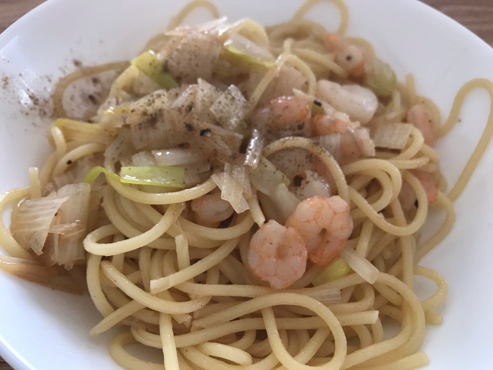 【香ばしい】海老とネギのパスタ