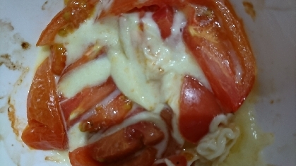 トマトとモッツァレラチーズのホットカプレーゼ！