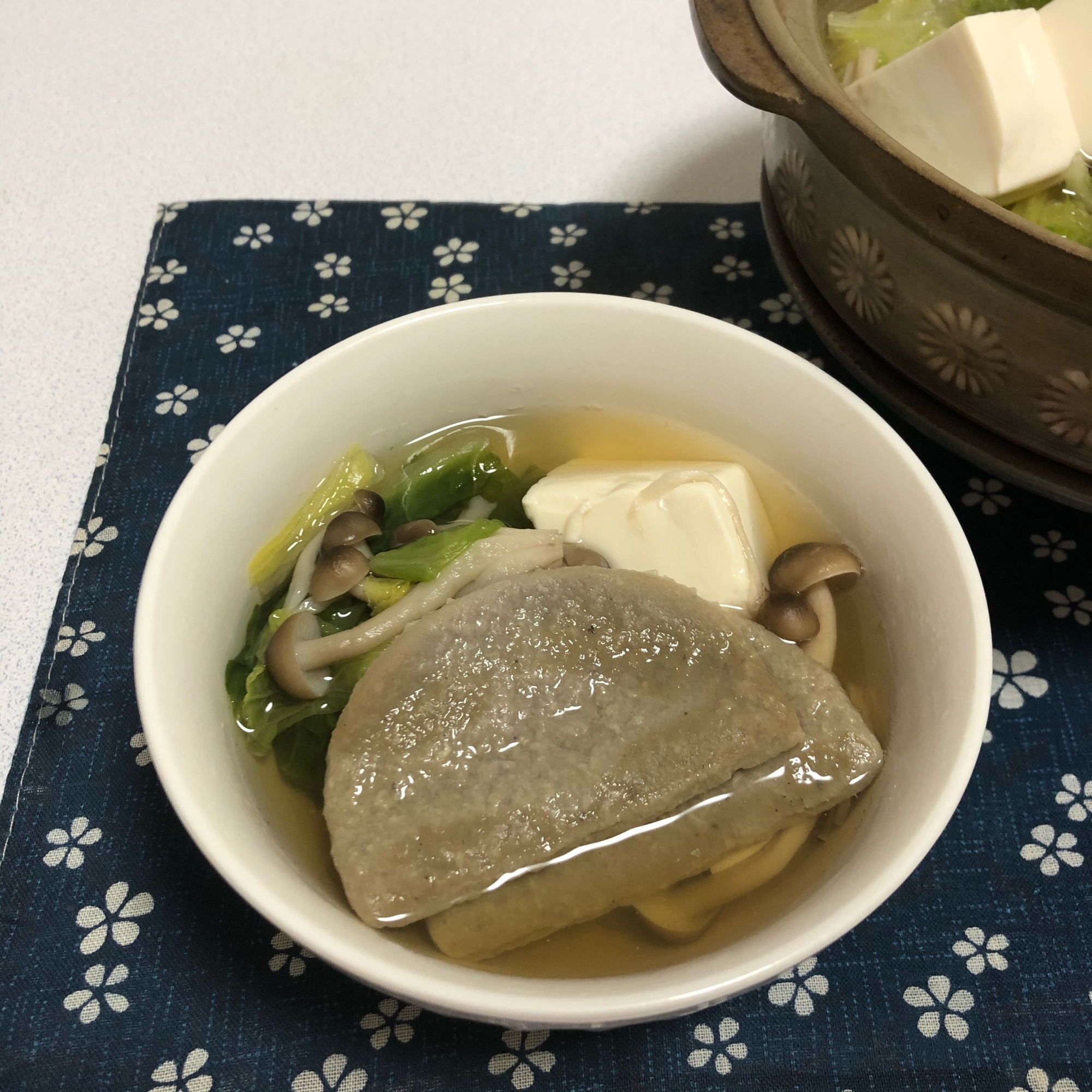 黒はんぺんと白菜のあっさり鍋