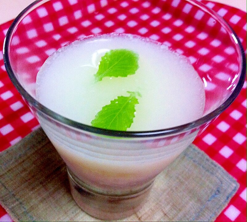 シャルトリューズのヨーグルトカクテル レシピ・作り方 by BEBE2936｜楽天レシピ