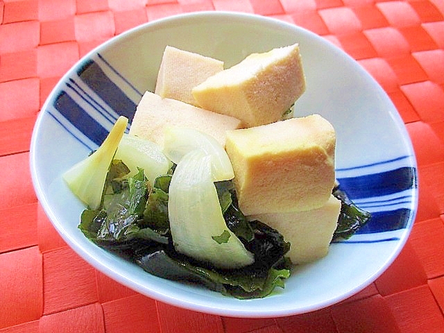 レンジで簡単！高野豆腐と玉ねぎとわかめの煮物