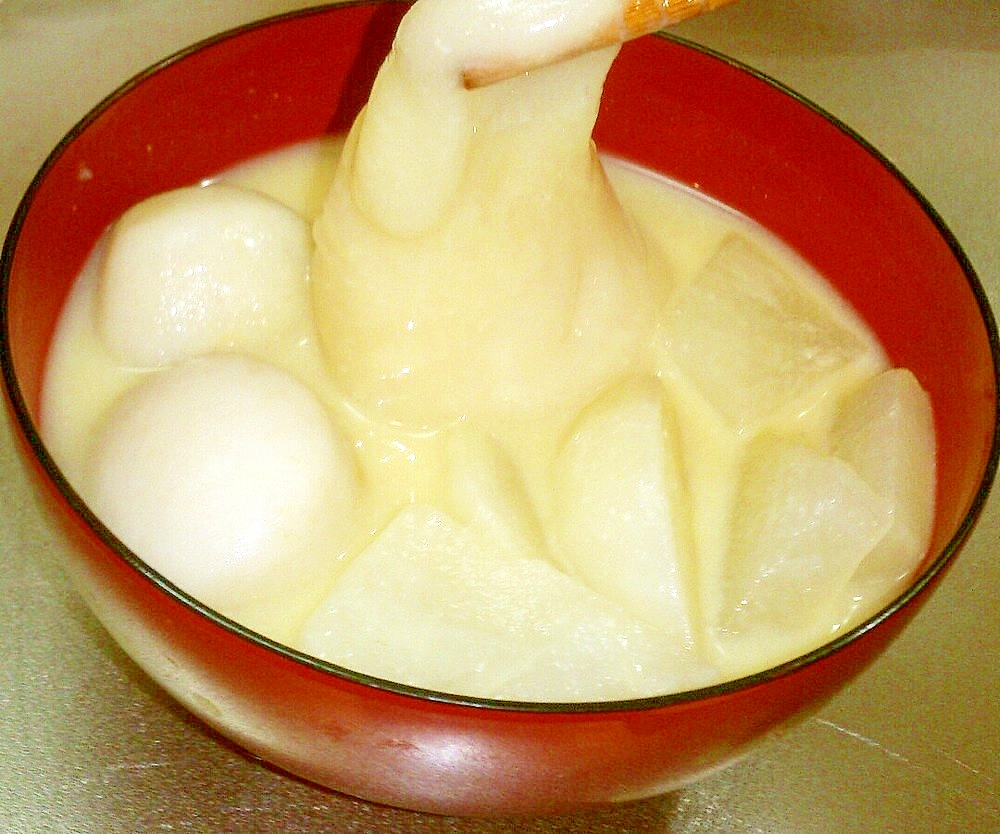 元旦限定 白味噌お雑煮 関西風 大阪風 レシピ 作り方 By りっか 楽天レシピ 元旦限定 白味噌お雑煮 関西風 大阪風 レシピ 作り方 By りっか 楽天レシピ