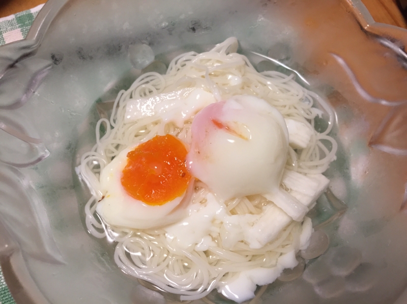 素麺と長芋の温玉のせ